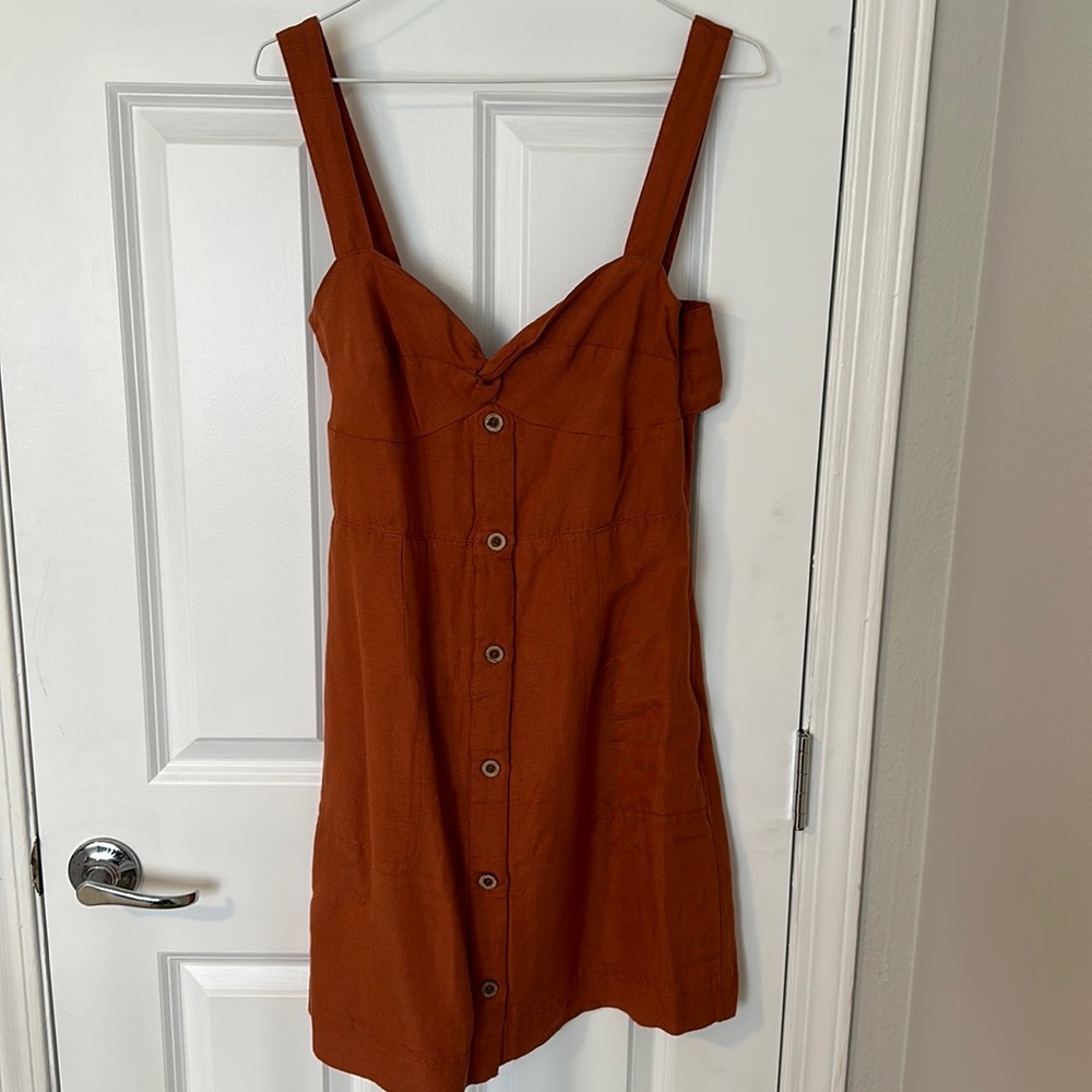 Linen dress with pockets & wood buttons - Maeve by Anthropology. Color rust.